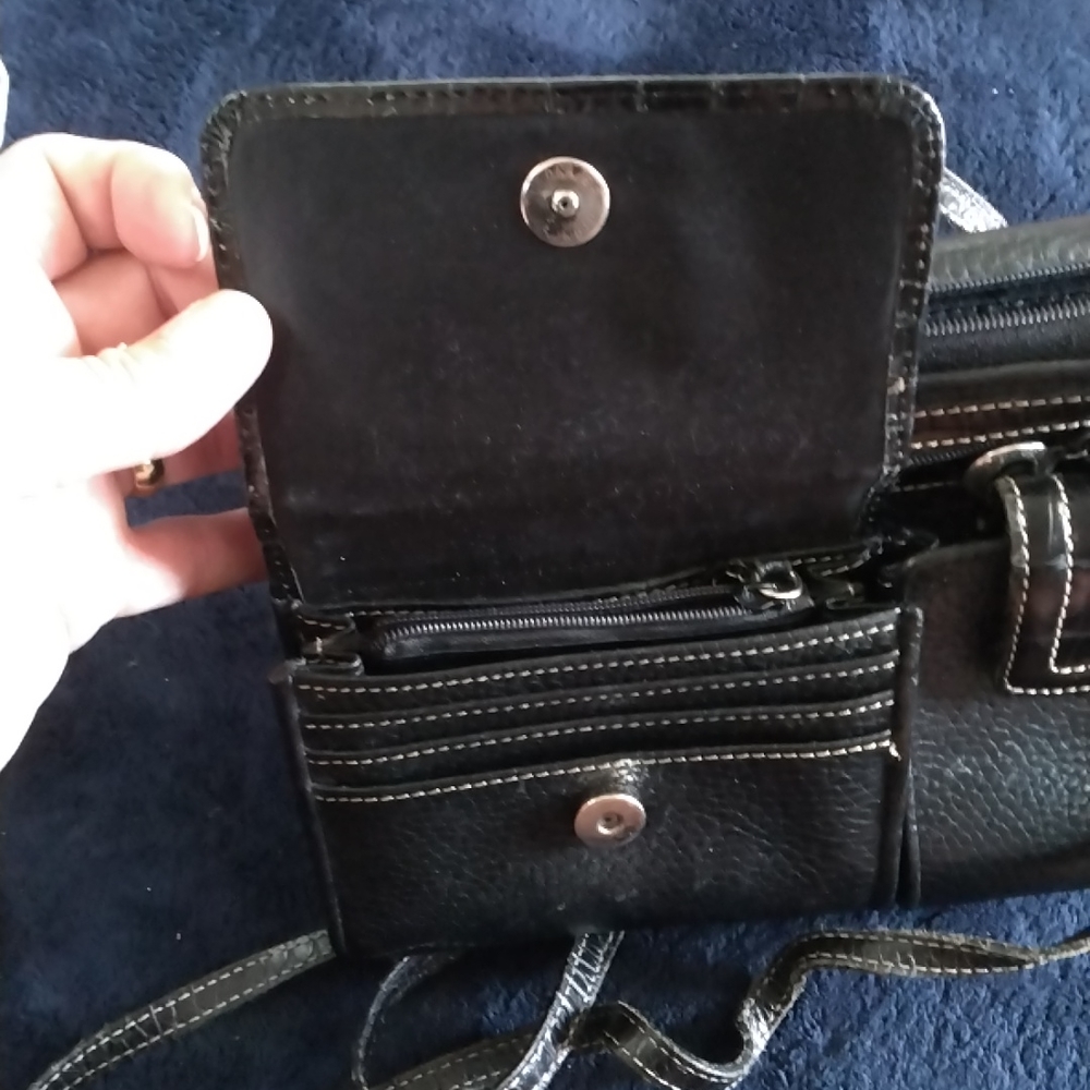 Crossbody - Picture 7 of 12